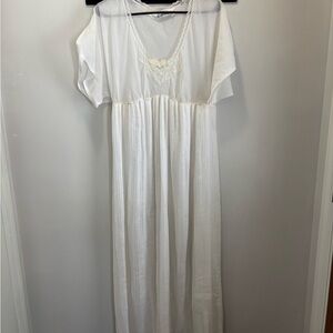 Vintage White Nightgown in Excellent Condition
